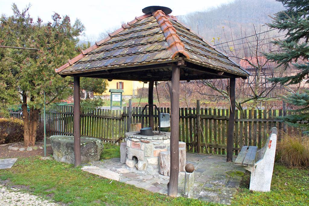 Pereszlényi Vendégház Visegrád Exterior foto