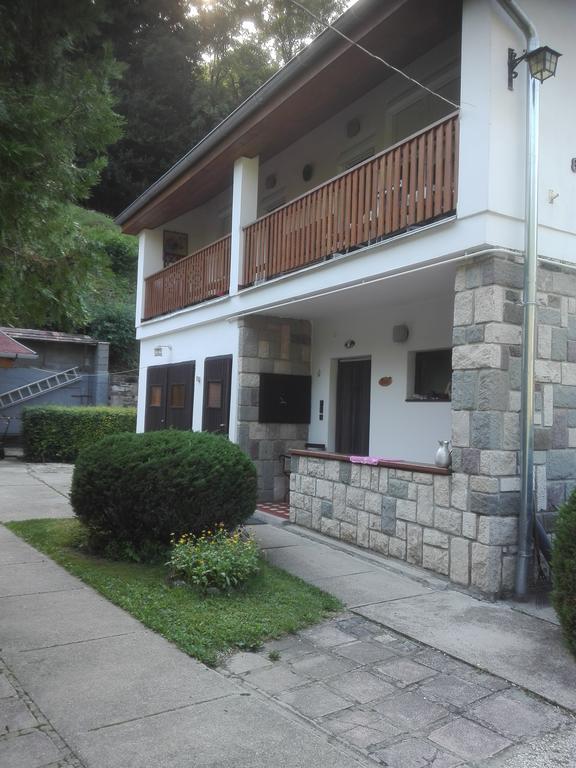 Pereszlényi Vendégház Visegrád Exterior foto